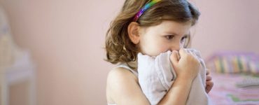 انتقال اخبار ناگوار به کودکان چه بلایی سر روان آنها می آورد؟