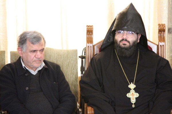 دبیرکل حزب موتلفه با اسقف کلیسای سرکیس مقدسیان دیدار کرد