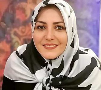 ژست دیدنی المیرا شریفی‌مقدم در کنار یک شتر+ عکس